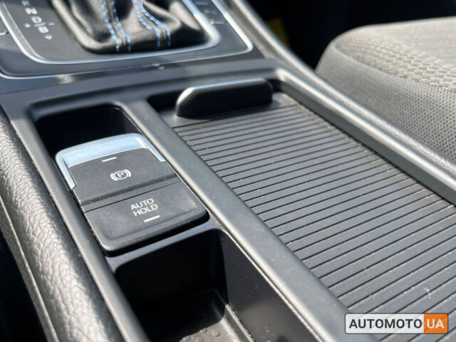 Білий Фольксваген e-Golf, об'ємом двигуна 36 л та пробігом 70 тис. км за 16590 $, фото 19 на Automoto.ua