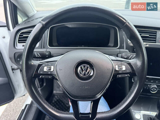 Белый Фольксваген e-Golf, объемом двигателя 0 л и пробегом 117 тыс. км за 15800 $, фото 21 на Automoto.ua