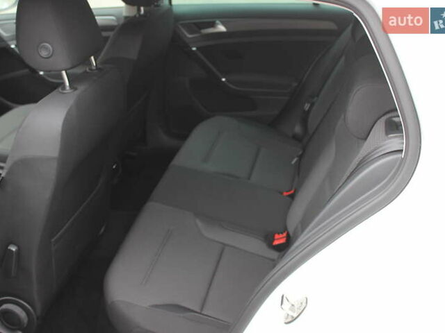 Белый Фольксваген e-Golf, объемом двигателя 0 л и пробегом 68 тыс. км за 14999 $, фото 26 на Automoto.ua