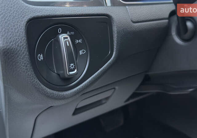 Белый Фольксваген e-Golf, объемом двигателя 0 л и пробегом 88 тыс. км за 14500 $, фото 32 на Automoto.ua