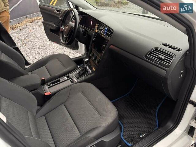 Белый Фольксваген e-Golf, объемом двигателя 0 л и пробегом 170 тыс. км за 13000 $, фото 15 на Automoto.ua