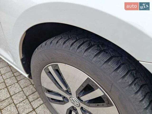 Білий Фольксваген e-Golf, об'ємом двигуна 0 л та пробігом 78 тис. км за 11600 $, фото 9 на Automoto.ua