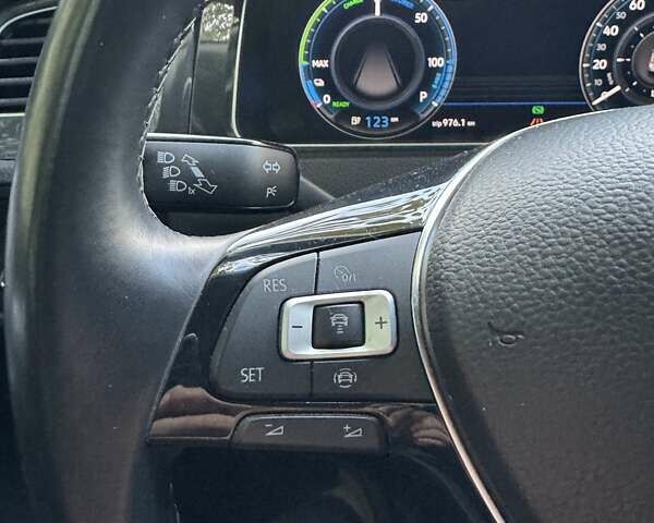 Білий Фольксваген e-Golf, об'ємом двигуна 0 л та пробігом 39 тис. км за 19500 $, фото 22 на Automoto.ua