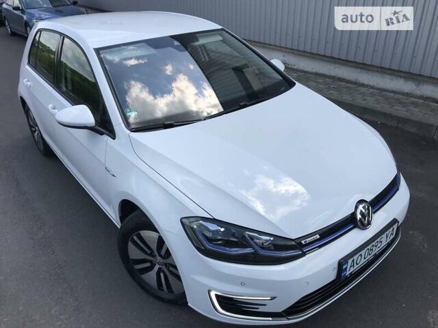 Белый Фольксваген e-Golf, объемом двигателя 0 л и пробегом 17 тыс. км за 15999 $, фото 5 на Automoto.ua
