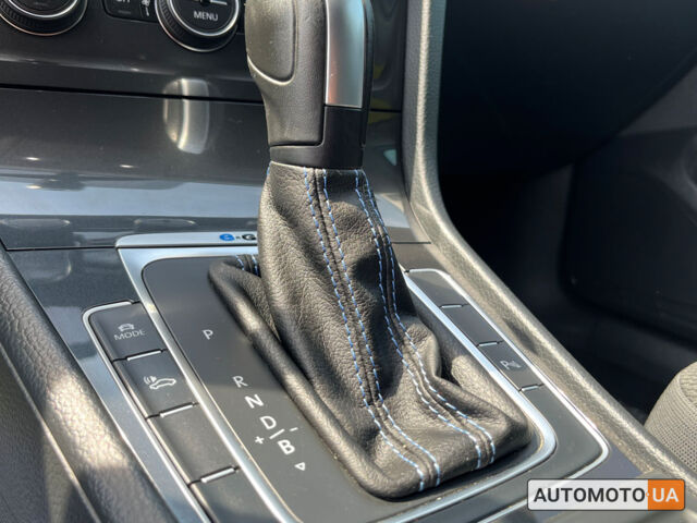 Білий Фольксваген e-Golf, об'ємом двигуна 36 л та пробігом 70 тис. км за 16590 $, фото 20 на Automoto.ua