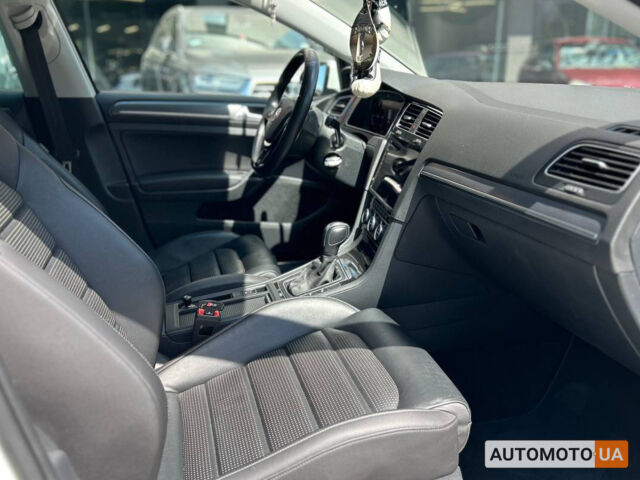 Білий Фольксваген e-Golf, об'ємом двигуна 35 л та пробігом 44 тис. км за 19200 $, фото 12 на Automoto.ua