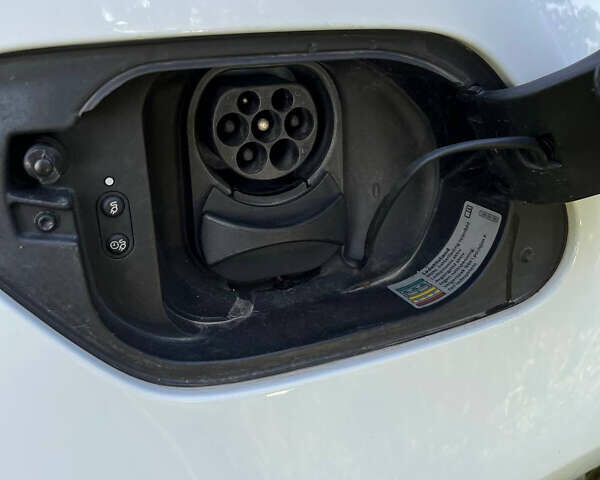 Белый Фольксваген e-Golf, объемом двигателя 0 л и пробегом 169 тыс. км за 13500 $, фото 7 на Automoto.ua