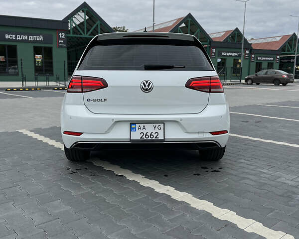 Белый Фольксваген e-Golf, объемом двигателя 0 л и пробегом 75 тыс. км за 15500 $, фото 5 на Automoto.ua