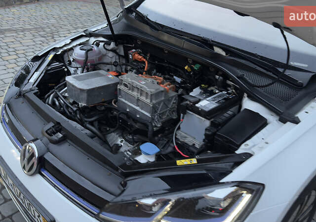 Белый Фольксваген e-Golf, объемом двигателя 0 л и пробегом 88 тыс. км за 14500 $, фото 25 на Automoto.ua
