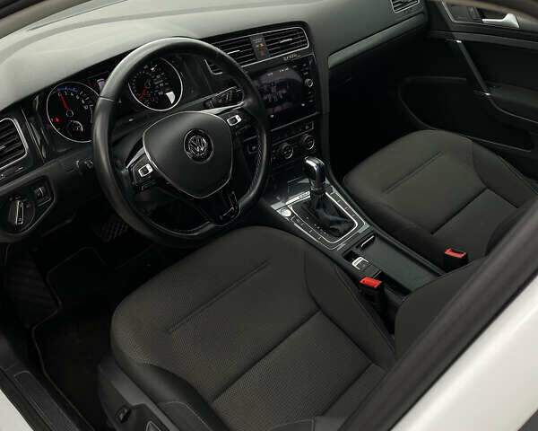 Білий Фольксваген e-Golf, об'ємом двигуна 0 л та пробігом 82 тис. км за 13000 $, фото 14 на Automoto.ua