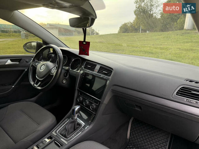 Белый Фольксваген e-Golf, объемом двигателя 0 л и пробегом 95 тыс. км за 15500 $, фото 6 на Automoto.ua