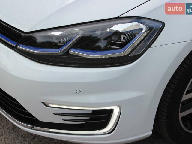 Белый Фольксваген e-Golf, объемом двигателя 0 л и пробегом 68 тыс. км за 14999 $, фото 11 на Automoto.ua