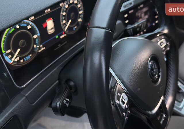 Белый Фольксваген e-Golf, объемом двигателя 0 л и пробегом 88 тыс. км за 14500 $, фото 59 на Automoto.ua