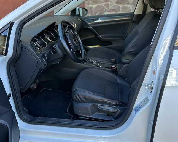 Белый Фольксваген e-Golf, объемом двигателя 0 л и пробегом 47 тыс. км за 15800 $, фото 8 на Automoto.ua
