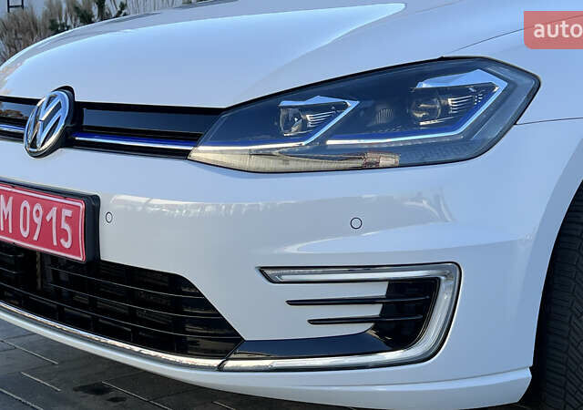 Белый Фольксваген e-Golf, объемом двигателя 0 л и пробегом 84 тыс. км за 13250 $, фото 27 на Automoto.ua