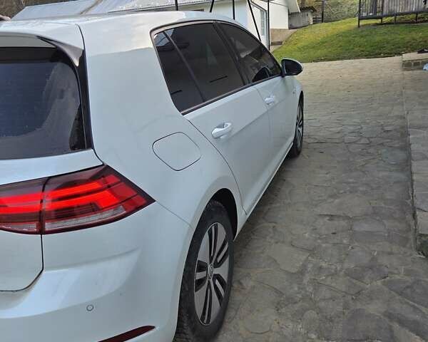 Білий Фольксваген e-Golf, об'ємом двигуна 0 л та пробігом 72 тис. км за 16300 $, фото 4 на Automoto.ua