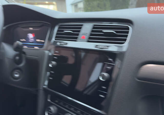 Белый Фольксваген e-Golf, объемом двигателя 0 л и пробегом 88 тыс. км за 14500 $, фото 47 на Automoto.ua