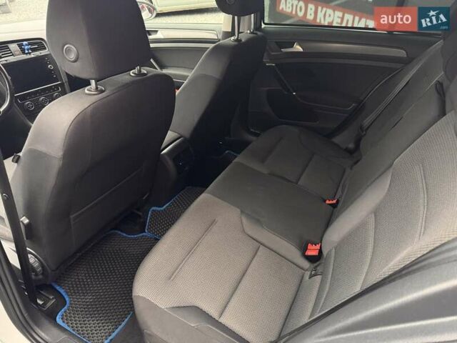 Белый Фольксваген e-Golf, объемом двигателя 0 л и пробегом 170 тыс. км за 13000 $, фото 13 на Automoto.ua