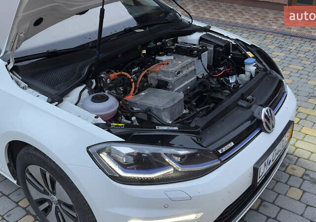 Белый Фольксваген e-Golf, объемом двигателя 0 л и пробегом 88 тыс. км за 14500 $, фото 26 на Automoto.ua