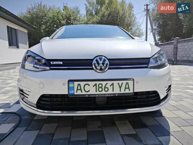Белый Фольксваген e-Golf, объемом двигателя 0 л и пробегом 41 тыс. км за 18500 $, фото 1 на Automoto.ua