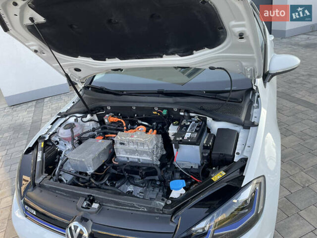 Белый Фольксваген e-Golf, объемом двигателя 0 л и пробегом 35 тыс. км за 14750 $, фото 19 на Automoto.ua