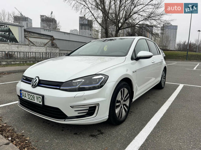 Белый Фольксваген e-Golf, объемом двигателя 0 л и пробегом 117 тыс. км за 15800 $, фото 4 на Automoto.ua