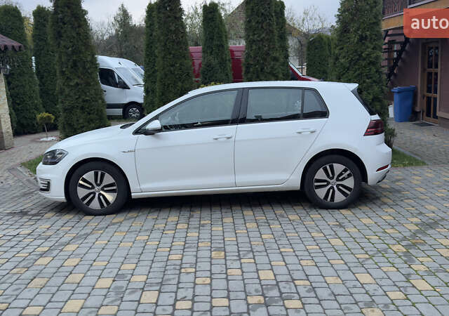Белый Фольксваген e-Golf, объемом двигателя 0 л и пробегом 88 тыс. км за 14500 $, фото 54 на Automoto.ua