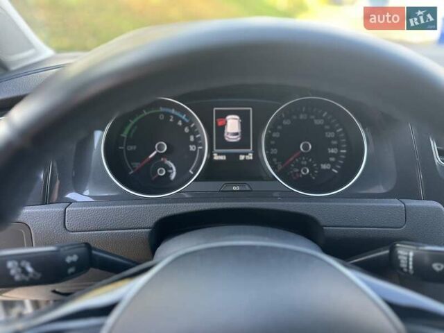 Белый Фольксваген e-Golf, объемом двигателя 0 л и пробегом 48 тыс. км за 13900 $, фото 6 на Automoto.ua