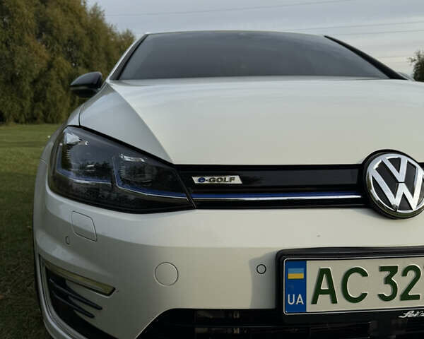 Белый Фольксваген e-Golf, объемом двигателя 0 л и пробегом 95 тыс. км за 15500 $, фото 3 на Automoto.ua