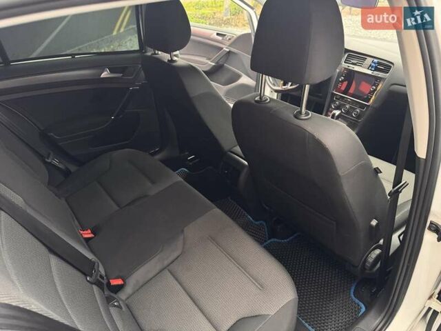 Белый Фольксваген e-Golf, объемом двигателя 0 л и пробегом 170 тыс. км за 13000 $, фото 18 на Automoto.ua