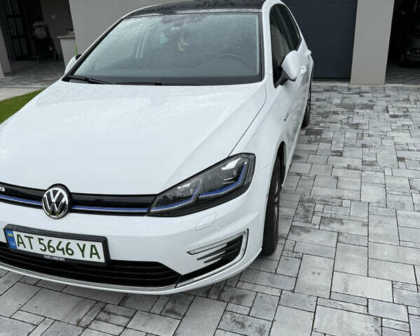 Белый Фольксваген e-Golf, объемом двигателя 0 л и пробегом 169 тыс. км за 13500 $, фото 1 на Automoto.ua