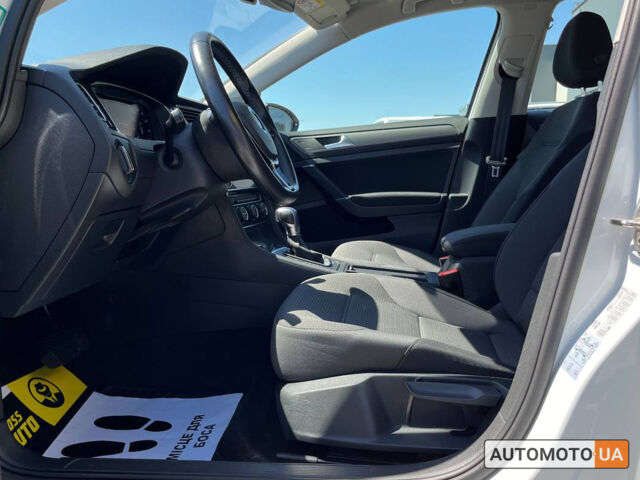 Білий Фольксваген e-Golf, об'ємом двигуна 36 л та пробігом 56 тис. км за 15300 $, фото 10 на Automoto.ua