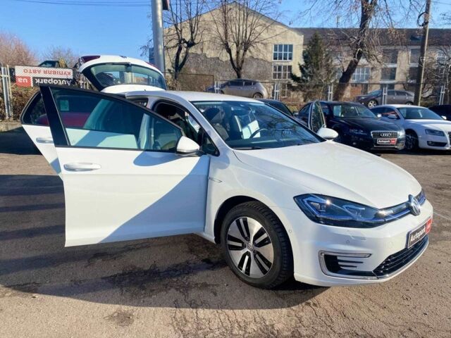 Белый Фольксваген e-Golf, объемом двигателя 0 л и пробегом 5 тыс. км за 18990 $, фото 21 на Automoto.ua