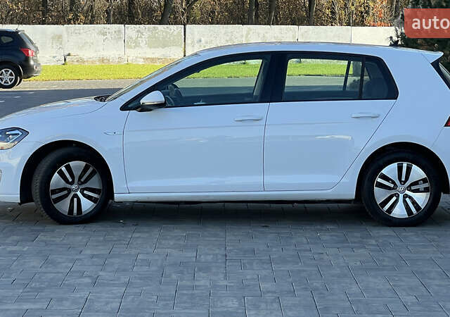 Белый Фольксваген e-Golf, объемом двигателя 0 л и пробегом 84 тыс. км за 13250 $, фото 20 на Automoto.ua