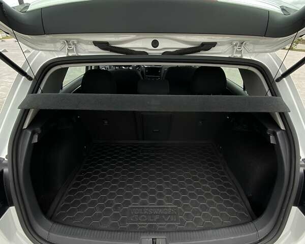 Білий Фольксваген e-Golf, об'ємом двигуна 0 л та пробігом 82 тис. км за 13000 $, фото 5 на Automoto.ua