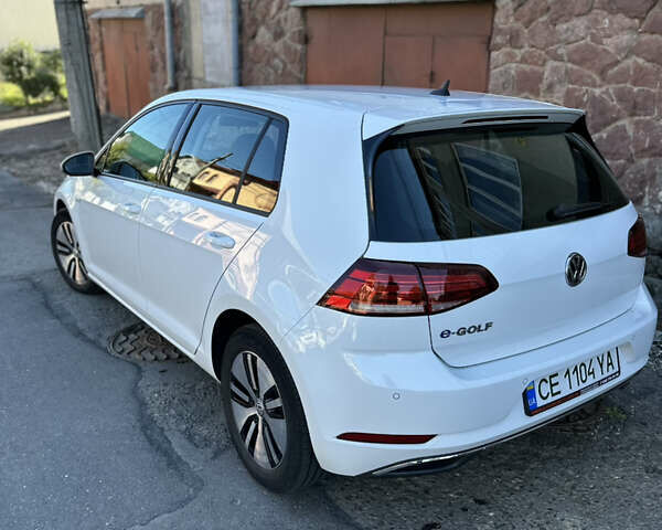 Белый Фольксваген e-Golf, объемом двигателя 0 л и пробегом 47 тыс. км за 15800 $, фото 5 на Automoto.ua