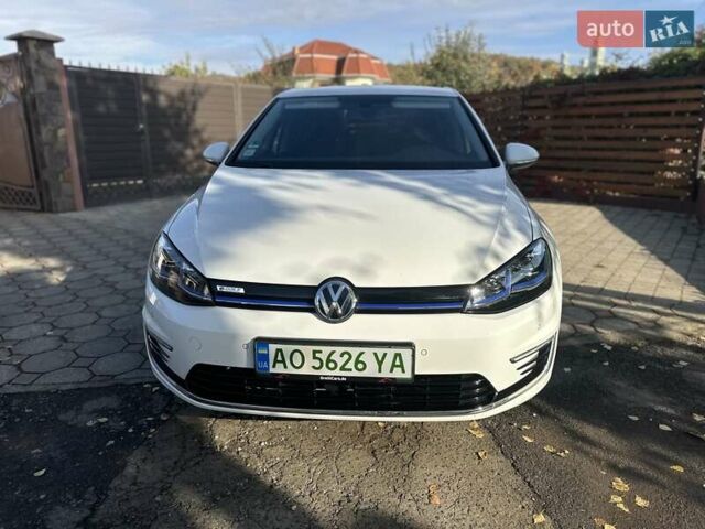 Белый Фольксваген e-Golf, объемом двигателя 0 л и пробегом 48 тыс. км за 13900 $, фото 1 на Automoto.ua