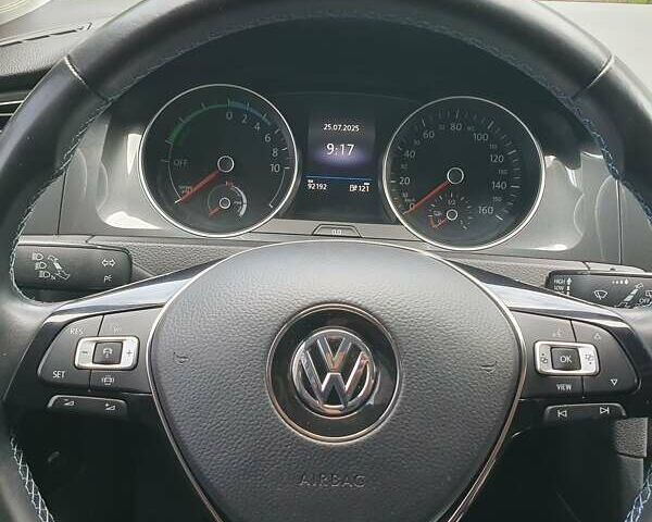 Белый Фольксваген e-Golf, объемом двигателя 0 л и пробегом 92 тыс. км за 14200 $, фото 6 на Automoto.ua