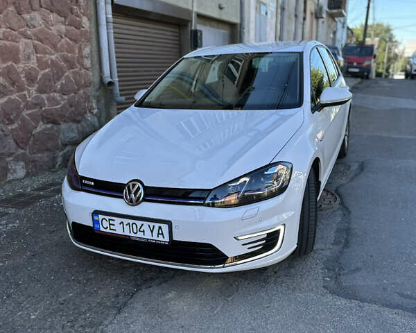 Белый Фольксваген e-Golf, объемом двигателя 0 л и пробегом 47 тыс. км за 15800 $, фото 1 на Automoto.ua