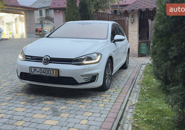Белый Фольксваген e-Golf, объемом двигателя 0 л и пробегом 88 тыс. км за 14500 $, фото 19 на Automoto.ua