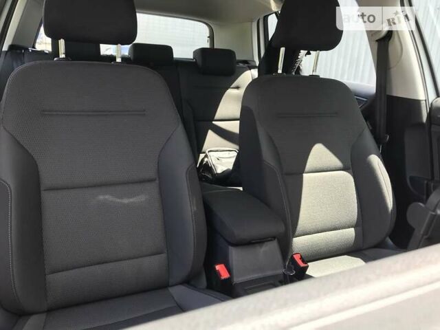 Белый Фольксваген e-Golf, объемом двигателя 0 л и пробегом 17 тыс. км за 15999 $, фото 40 на Automoto.ua