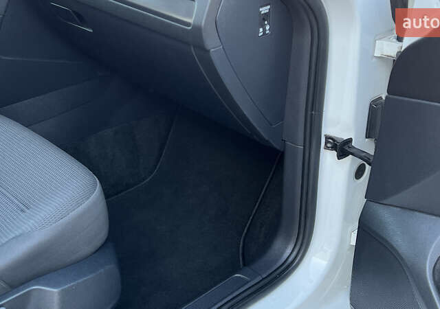 Белый Фольксваген e-Golf, объемом двигателя 0 л и пробегом 84 тыс. км за 13250 $, фото 83 на Automoto.ua