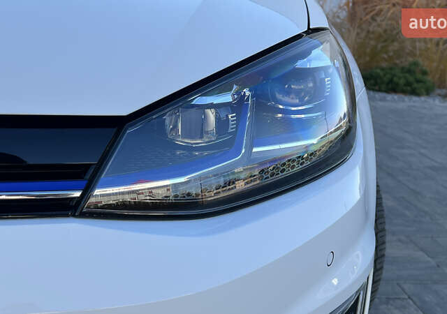 Белый Фольксваген e-Golf, объемом двигателя 0 л и пробегом 84 тыс. км за 13250 $, фото 28 на Automoto.ua
