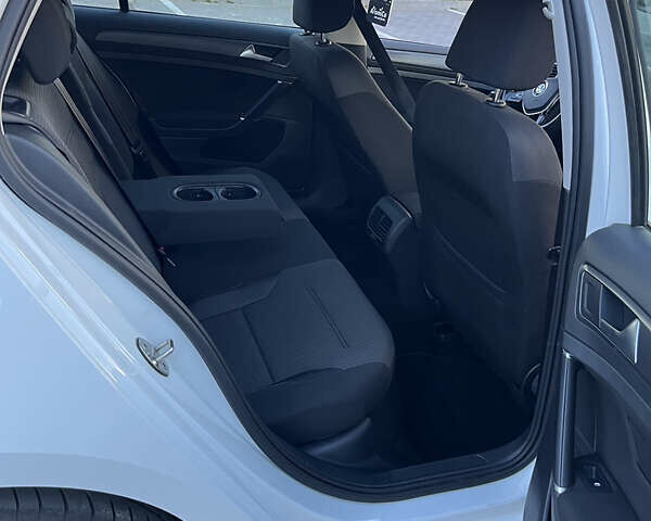 Белый Фольксваген e-Golf, объемом двигателя 0 л и пробегом 136 тыс. км за 13000 $, фото 6 на Automoto.ua