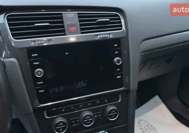 Белый Фольксваген e-Golf, объемом двигателя 0 л и пробегом 88 тыс. км за 14500 $, фото 35 на Automoto.ua