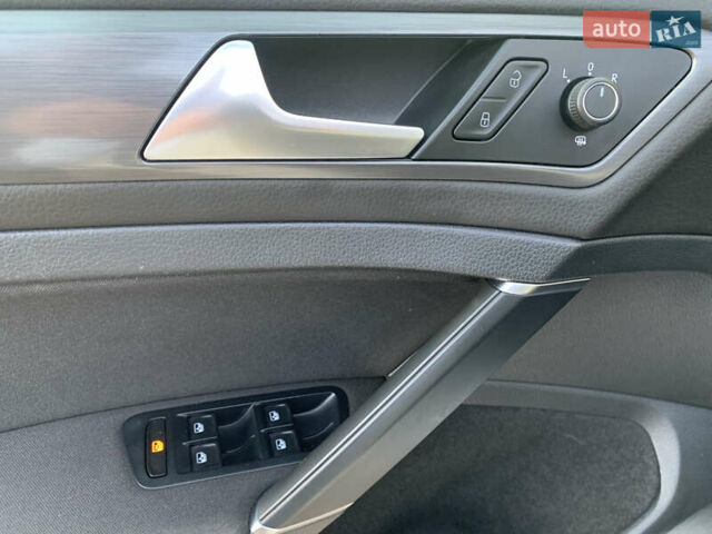 Белый Фольксваген e-Golf, объемом двигателя 0 л и пробегом 146 тыс. км за 12650 $, фото 19 на Automoto.ua