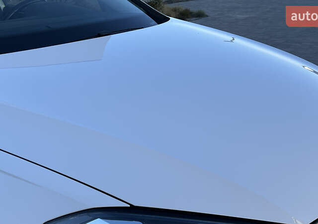 Белый Фольксваген e-Golf, объемом двигателя 0 л и пробегом 84 тыс. км за 13250 $, фото 29 на Automoto.ua