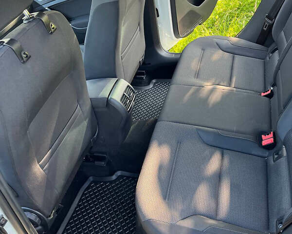 Белый Фольксваген e-Golf, объемом двигателя 0 л и пробегом 169 тыс. км за 13500 $, фото 19 на Automoto.ua