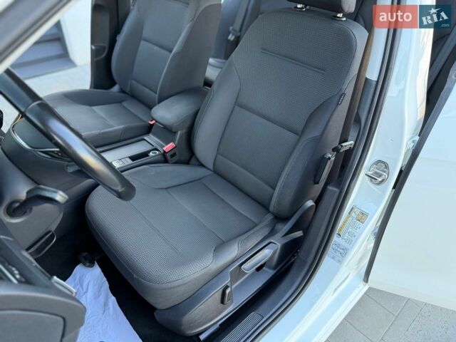 Білий Фольксваген e-Golf, об'ємом двигуна 0 л та пробігом 118 тис. км за 13500 $, фото 15 на Automoto.ua