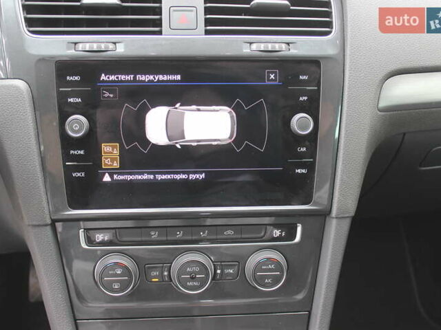 Белый Фольксваген e-Golf, объемом двигателя 0 л и пробегом 68 тыс. км за 14999 $, фото 41 на Automoto.ua